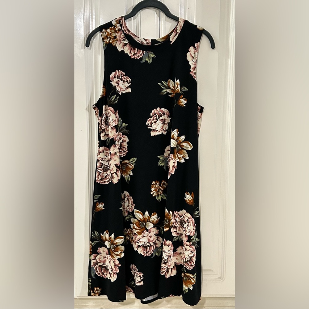 Large stretchy black floral sleeveless dress